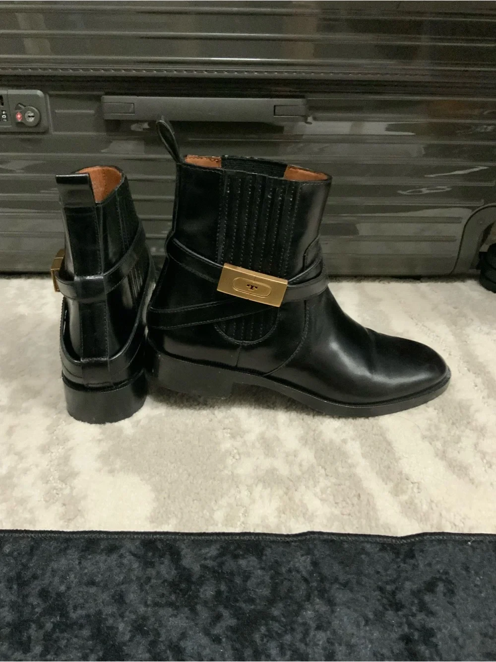 EUC TORY BURCH Black Chelsea Boots with Wrapped Heel - Size 8
